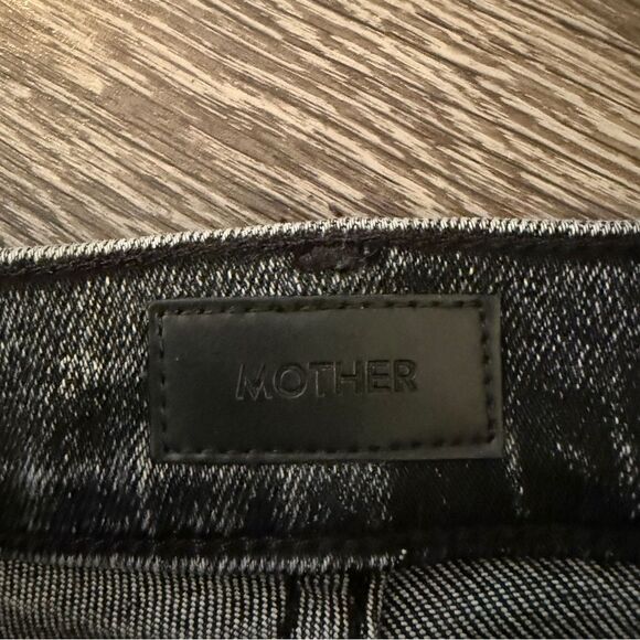 Mother The Stunner in Train Stops - Picture 4 of 8